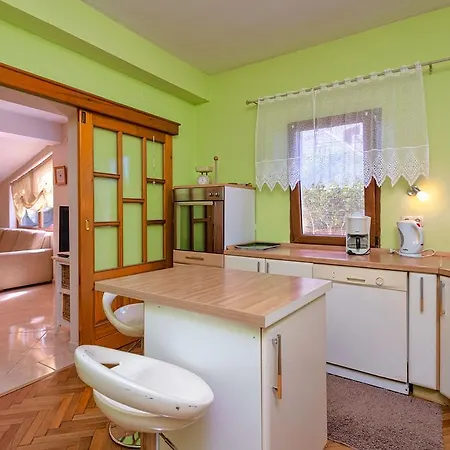 Apartamento Dora 12 *