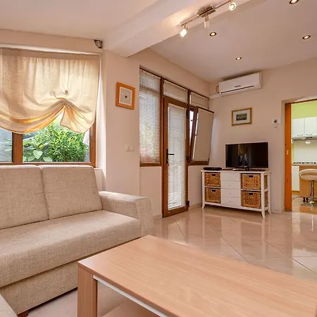 Apartamento Dora 12