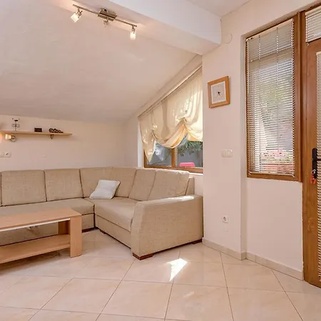 Dora 12 Apartamento