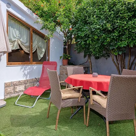 Apartamento Dora 12 *